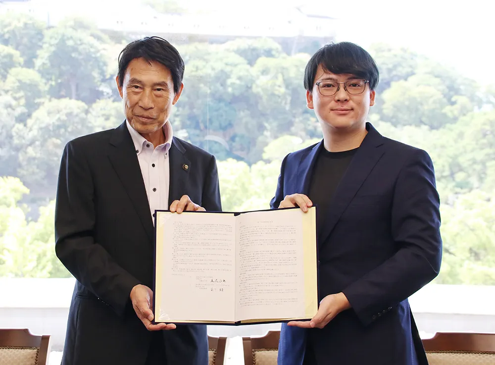 和歌山市と株式会社Jinの連携協定締結式